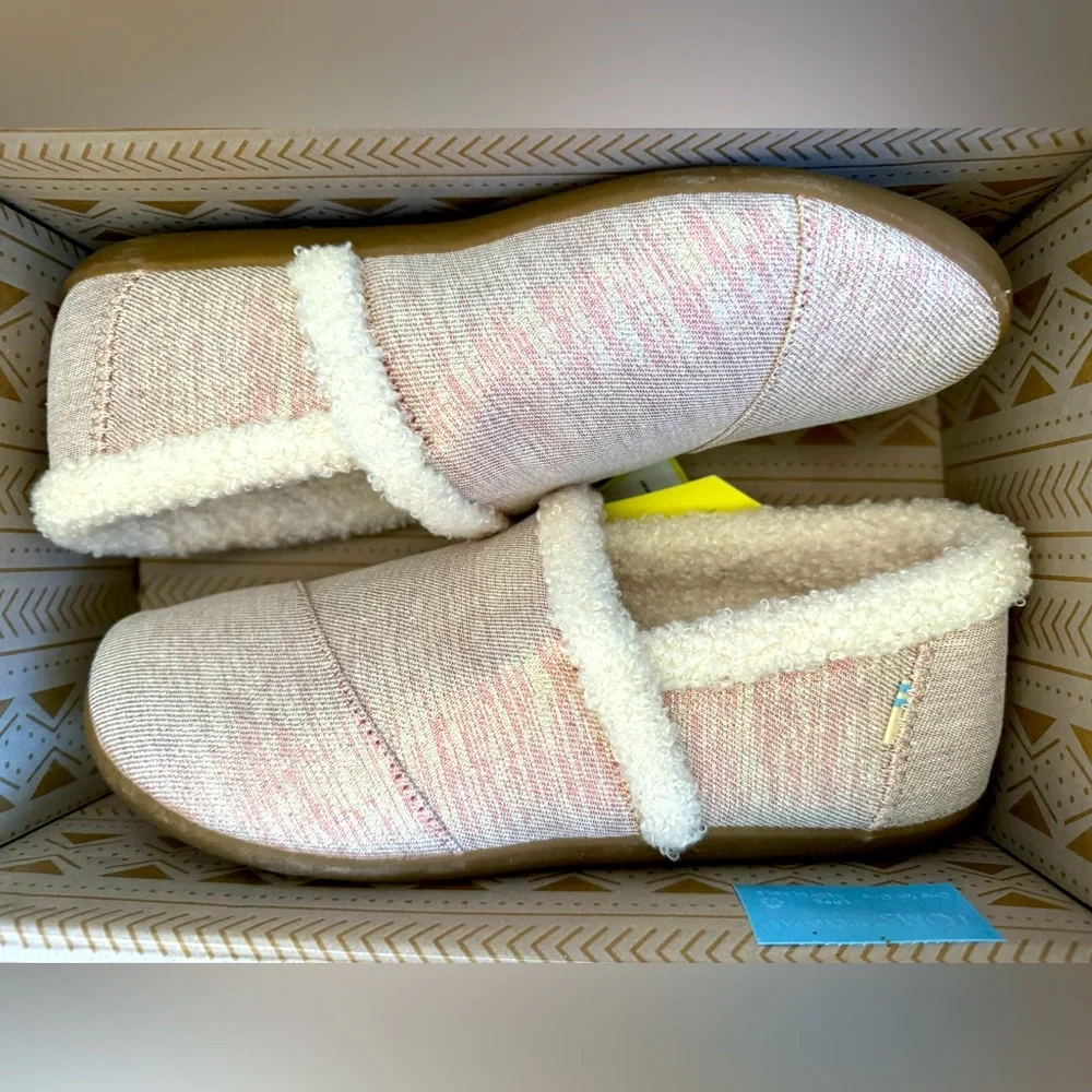 NEW: Tom’s rose gold slipper, size 5Y